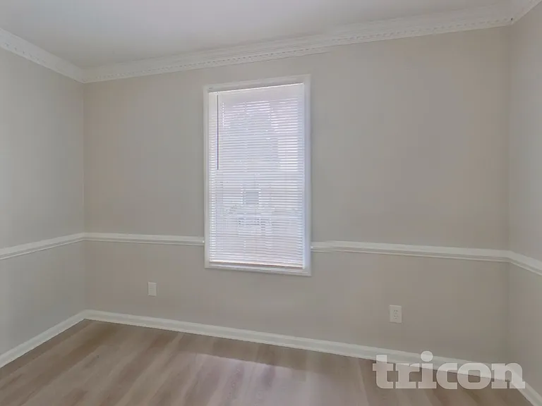 337 Montclaire Ln — Photo 5