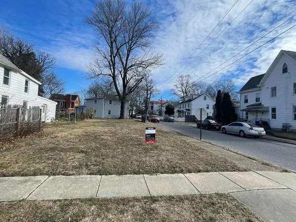 128 Cooper St, Beverly, NJ 08010