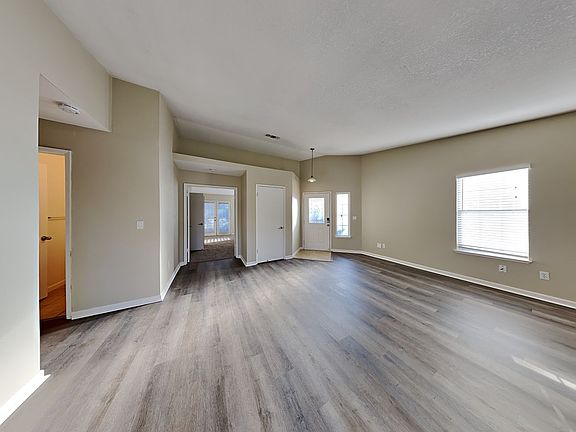 4th image of 8639 Hampton Hill Ct