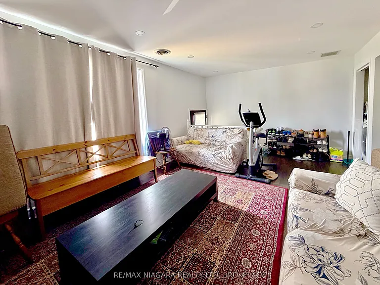 6475 Taylor St #UPPER — Photo 4