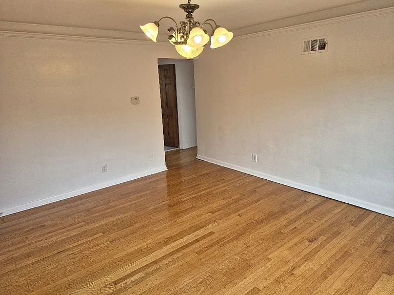3947 Jamieson Ave #2W — Photo 4