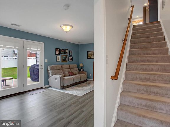 4th image of 561 Bishop Ave
