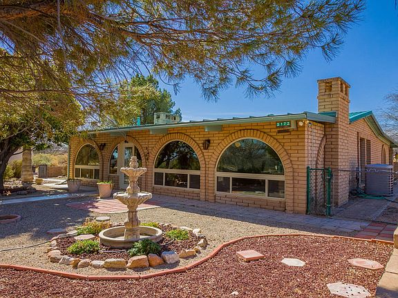 Front Yard w/Fountain