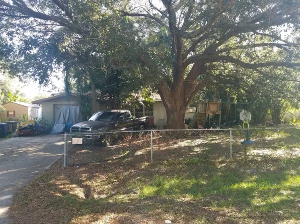 2820 West Rd, Fort Myers, FL 33905