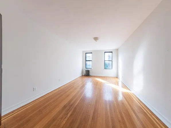 940 Street Nicholas's Avenue image 1 of 16