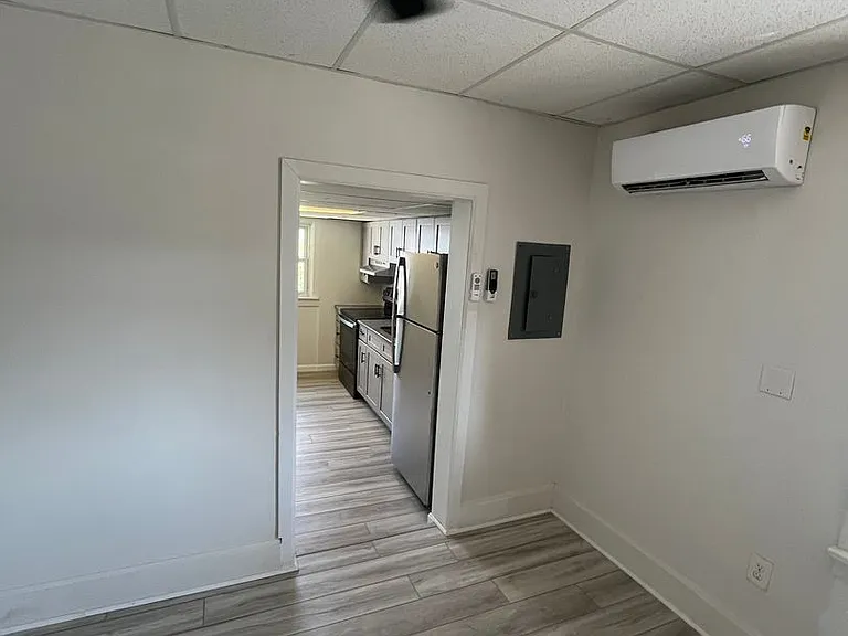 114 N Union St — Photo 3