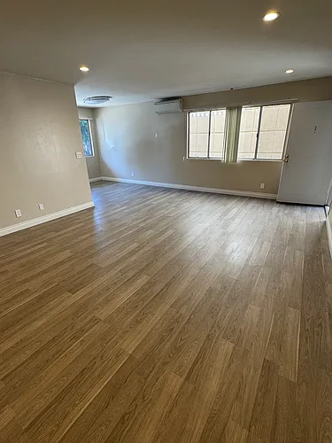 1040 N Laurel Ave #1 Photo 1