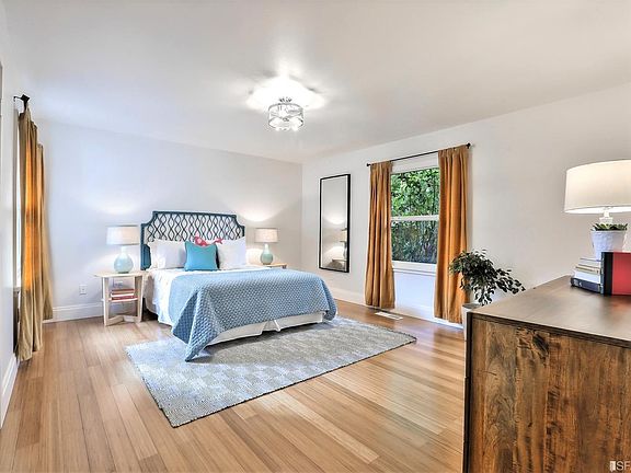 4th image of 300 E Oakwood Blvd