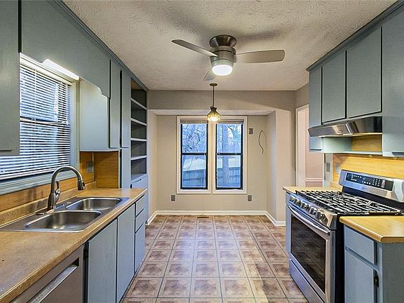 4th image of 4823 Chapelle Ct