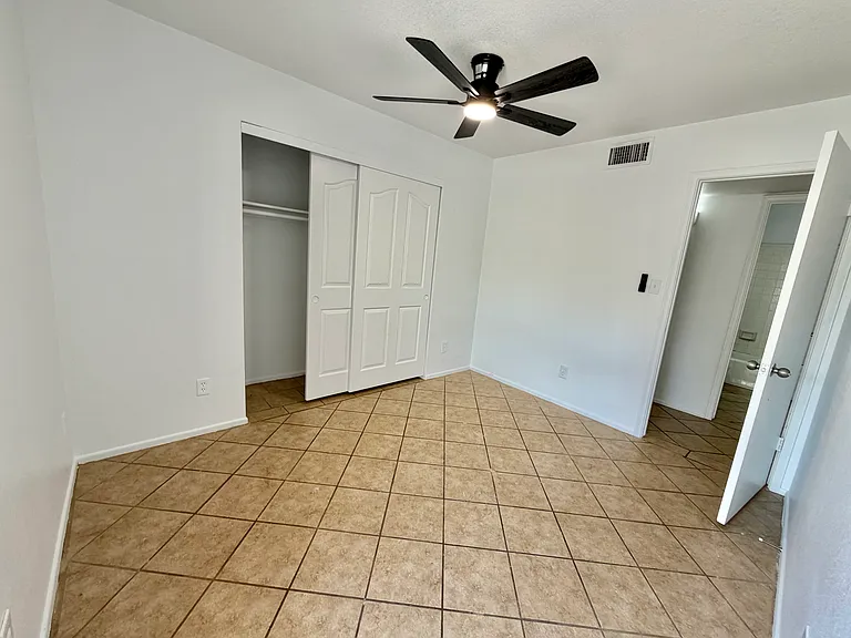 765 N Arrowhead Dr #2 — Photo 16