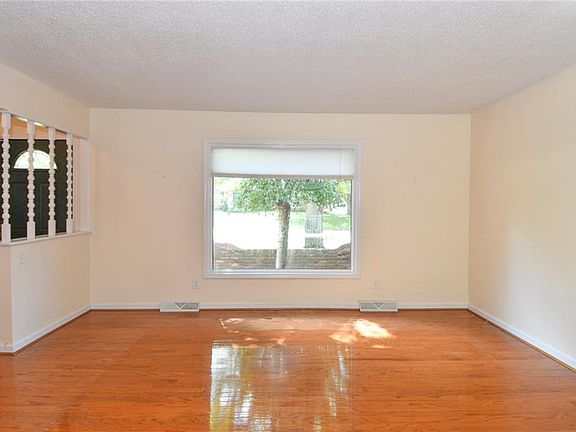5th image of 8530 Chapel Glen Dr