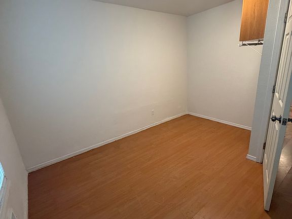 2nd image of 1646 E Fairbanks St
