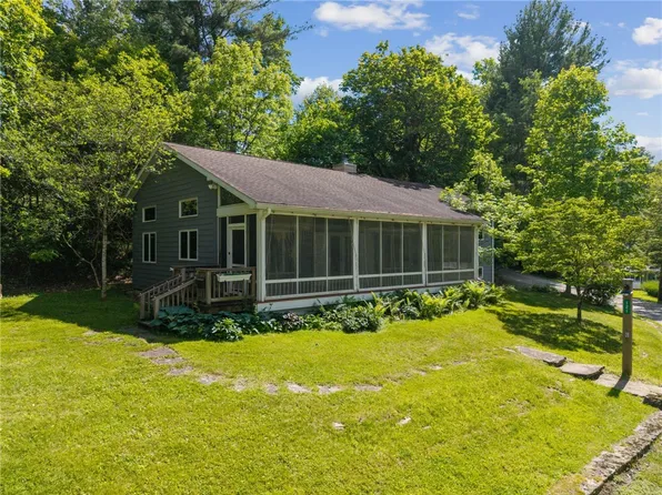121 Gfs Club Ln, Ligonier, PA 15658
