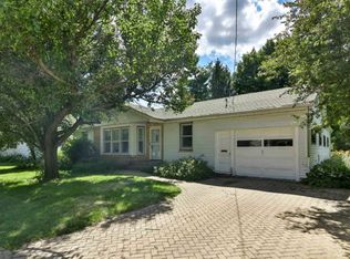 5520 East Dr, Loves Park, IL 61111