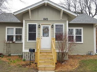 845 Clay St, Woodstock, IL 60098