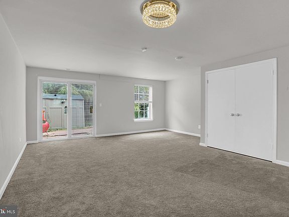 5th image of 1311 Stockett Sq