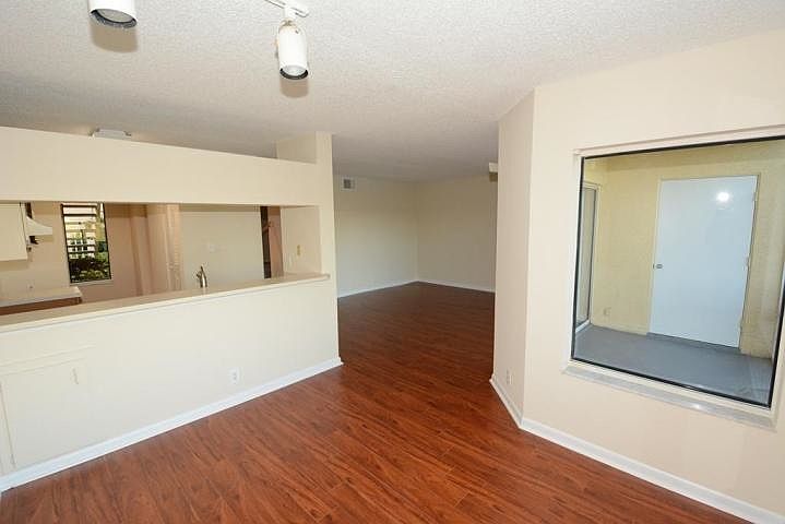 1st image of 1396 The Pointe Dr