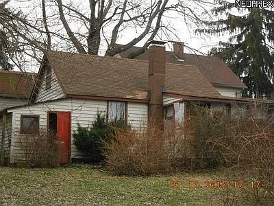 343 Lyon Ave photo 1