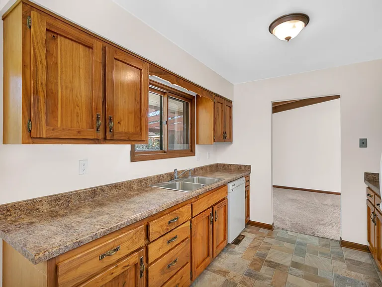 1410 Allison Dr — Photo 10