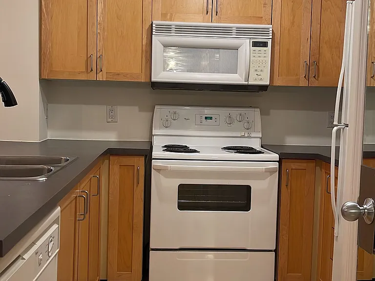 208 Niagara St W #Townhouse 27 — Photo 3