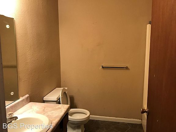 4th image of 265 Greenway St APT 8