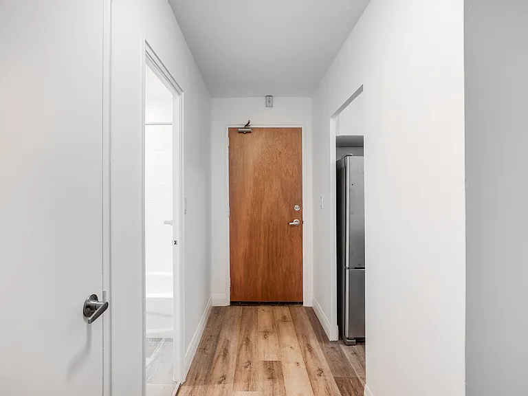 345 Lonsdale Rd #103 — Photo 7