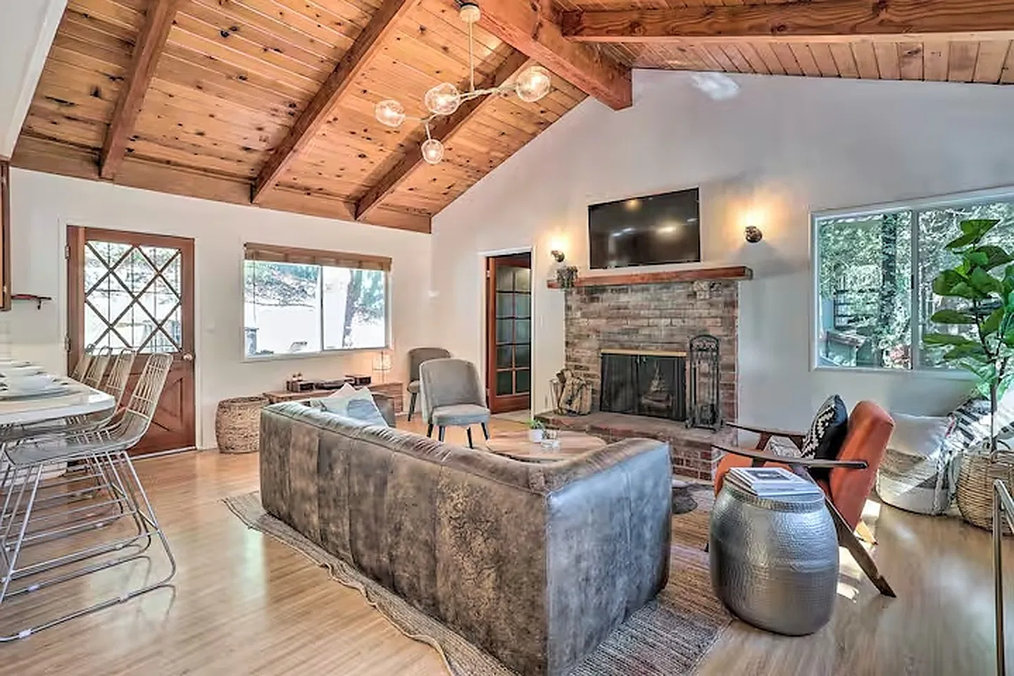 2 bed, 1.5 bath, 1400 sqft, $2,450 — Photo 3