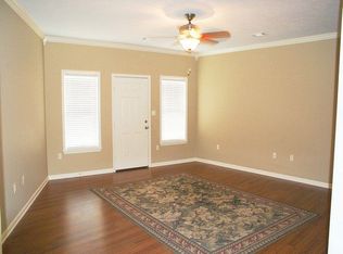 2 Garden Dr, Searcy, AR 72143