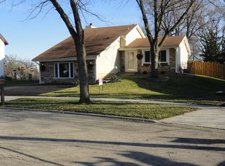 5 Fernwood Ct, Romeoville, IL 60446