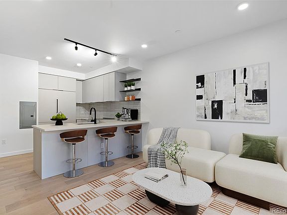 4th image of 1601 Park Avenue #305
