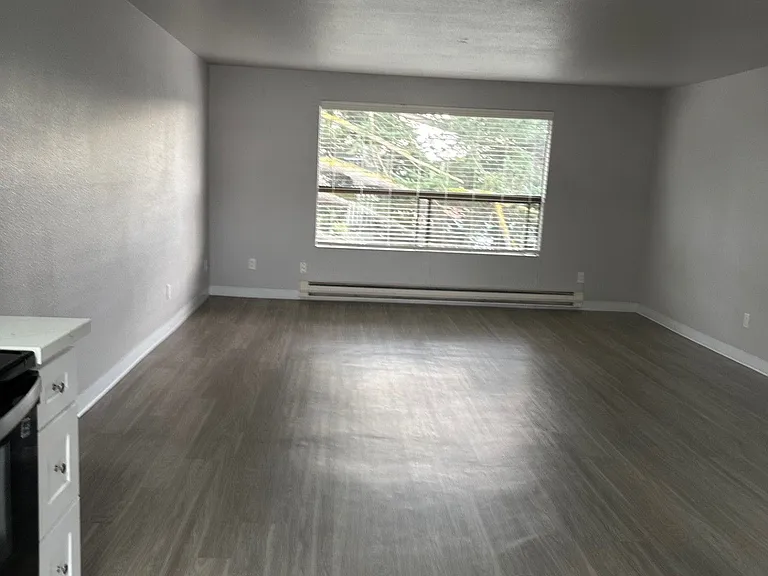 Highline Villas - Renovated 1-Bedroom Apartment | Steps from Downtown Burien — Photo 9