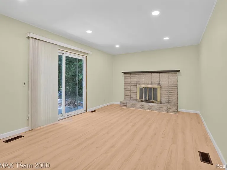 2053 Brookfield St — Photo 13