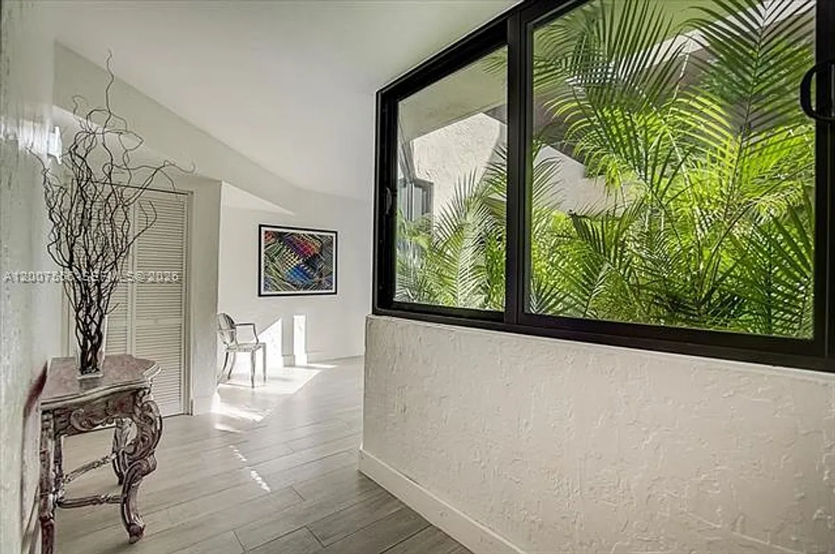 Building Photo - 101 Crandon Blvd #276