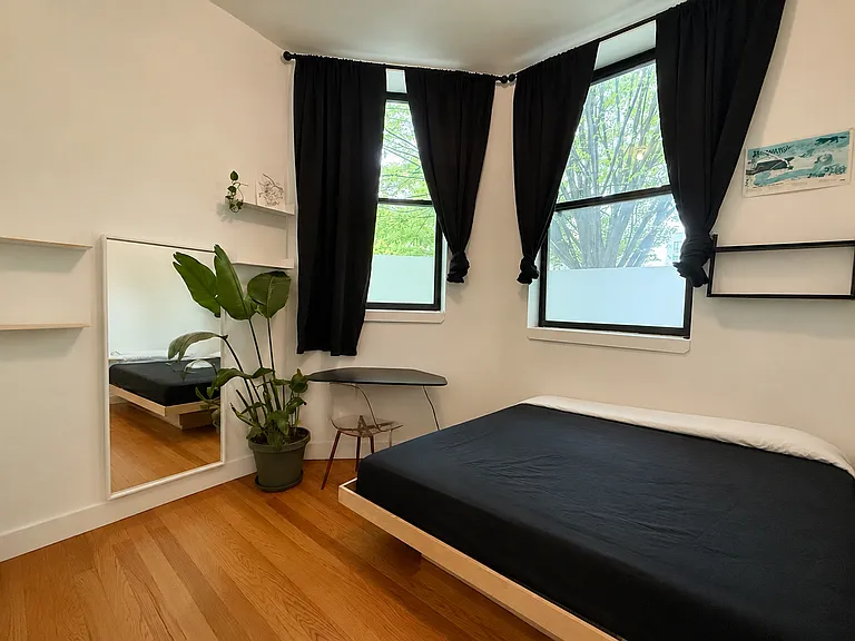 1082 Madison St #1 — Photo 7