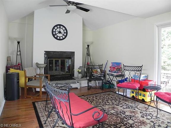 4th image of 25407 Conover Dr