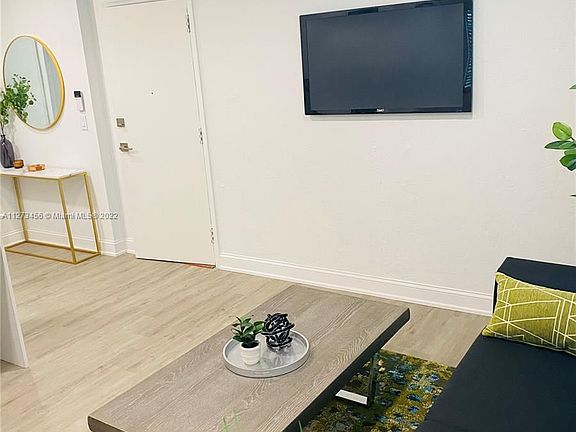 5th image of 1407 Meridian Ave APT 1