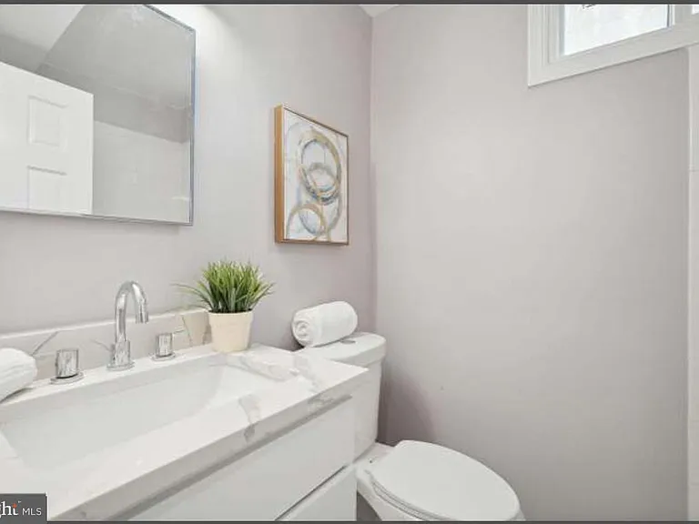1723 Gales Pl NE #2 — Photo 9