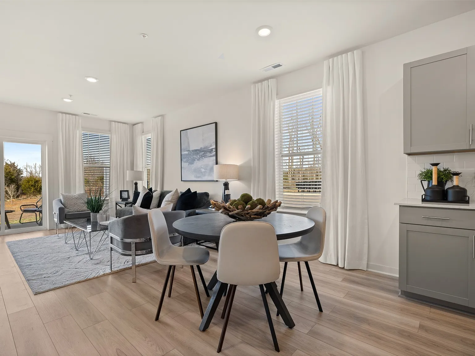 3 bed, 2.5 bath, 1729 sqft, $2,095 — Photo 4
