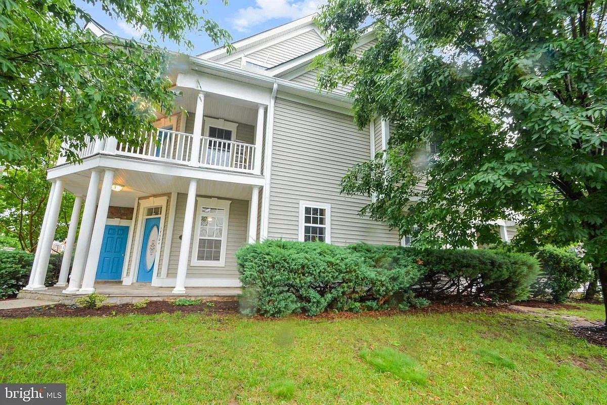 3 bed, 3.5 bath, 2398 sqft, $2,400 — Photo 3