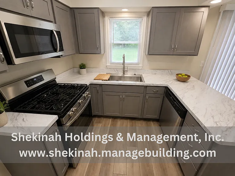 Kitchen (Virtually Staged)