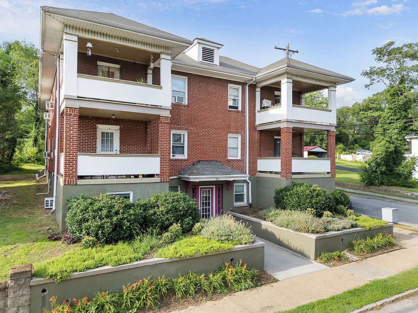 Gilmer Apartments — Photo 2