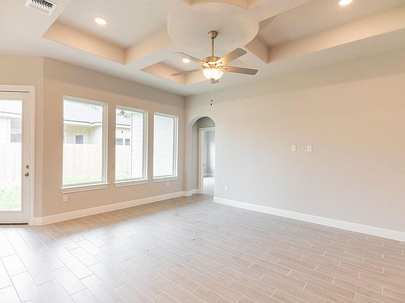 4th image of 406 Park Cir