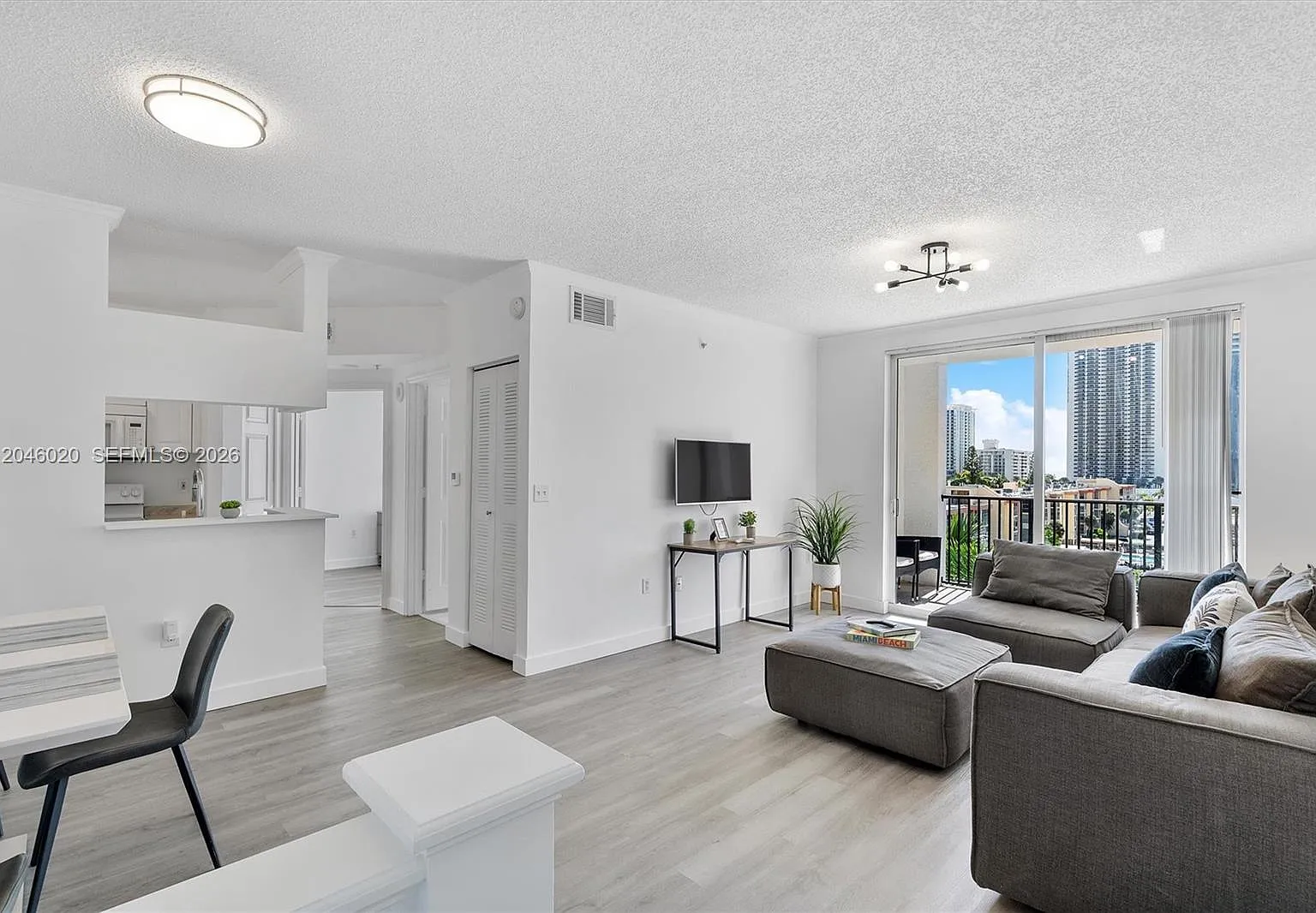 Porto Bellagio Condo — Photo 3