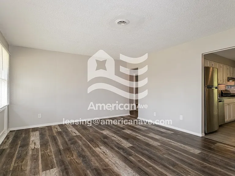 1224220_004_living_room_13694464.jpg