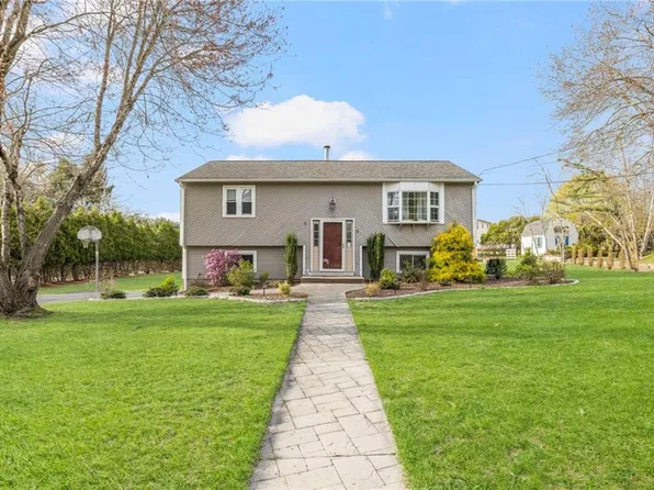 11 Nichole Ln, Coventry, RI 02816