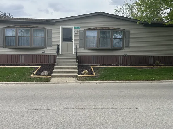 1180 Oak Ridge Dr #44, Manteno, IL 60950
