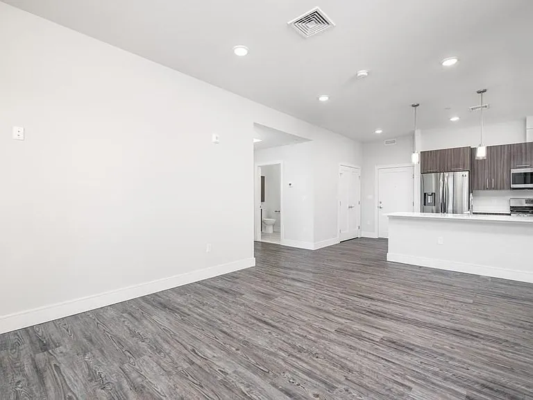 16 Laurel St — Photo 10