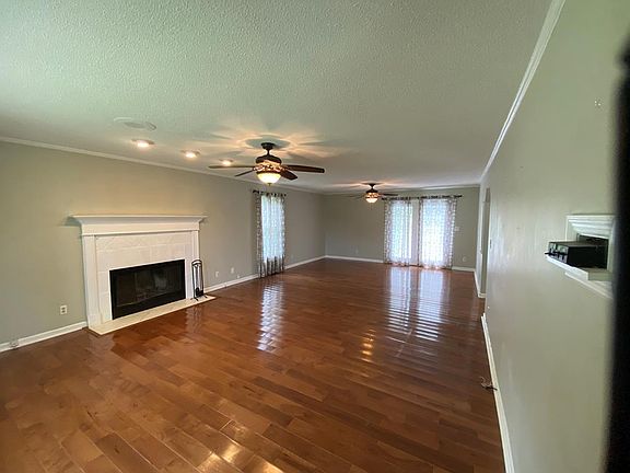 3rd image of 1757 Meadow Wood Dr