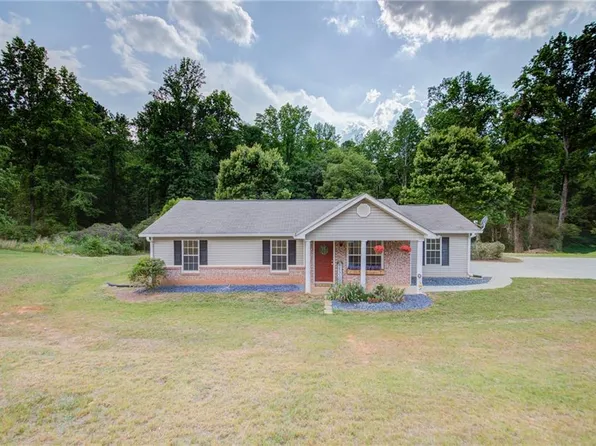 2968 Sky Lake Cir, Gainesville, GA 30506