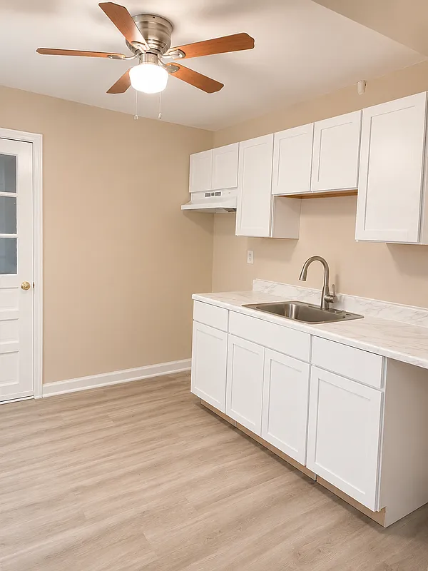 1 bed, 1.0 bath, 890 sqft, $1,600 — Photo 4